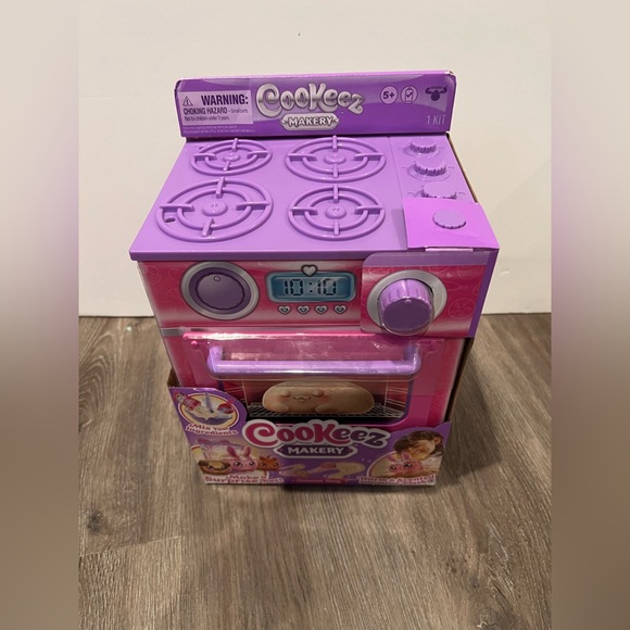 LAST ONE!Super Cool Cookeez Makery- Make a Surprise Pet- NWT - Picture 2 of 6